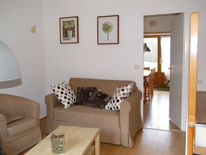 Family Apartment, 2 Bedrooms | Living area