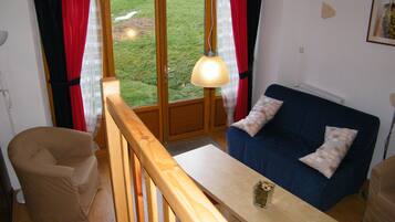 Appartement Familial, 2 chambres | Coin séjour | Télévision à écran plat de 24 pouces avec chaînes par satellite