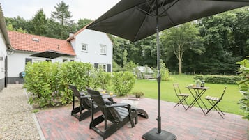 Design studio, 1 kingsize bed, terras, uitzicht op tuin | Uitzicht vanuit accommodatie