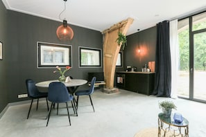 Design Studio Suite, 1 King Bed, Garden View, Ground Floor | Private kitchenette | Fridge, oven, stovetop, coffee/tea maker