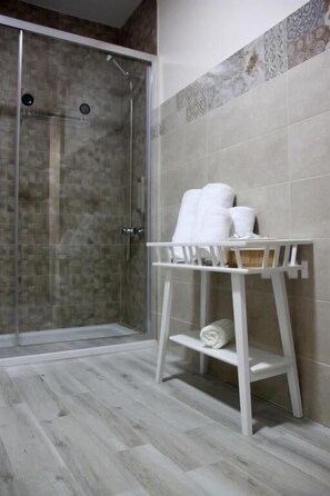 Twin Room | Bathroom shower - Carmen Real del Realejo (Granada)
