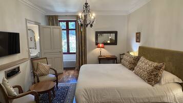 Chambre Double Standard, salle de bains attenante, vue jardin (Marqueyssac)