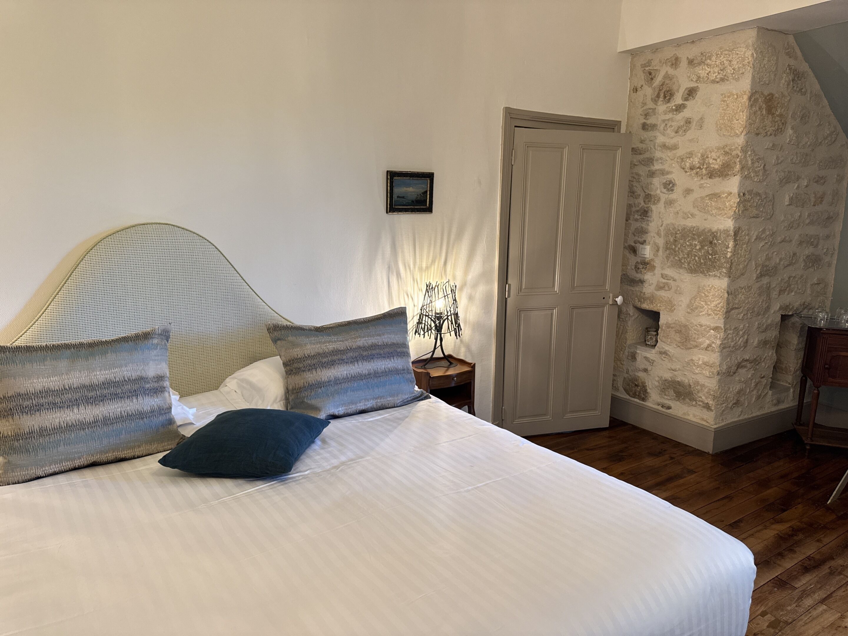 Habitación superior con 1 cama doble o 2 individuales, baño privado (Milandes)
