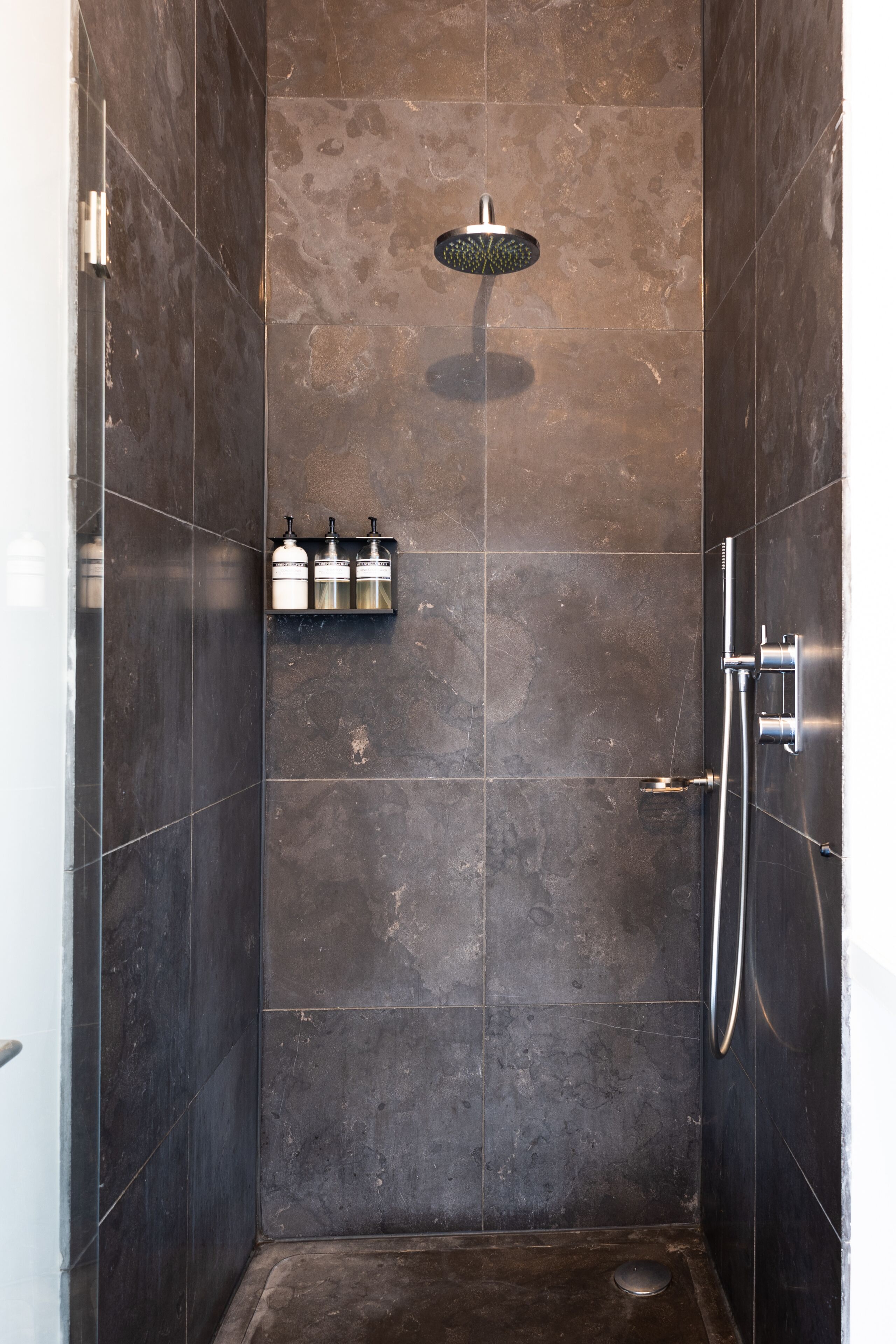 deluxe double room, balcony, corner | bathroom | free toiletries, hair dryer, towels