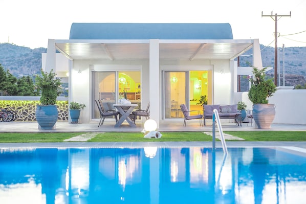 Outdoor pool - White Passion Villa (Rhodes)