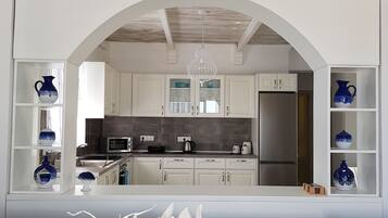 Vila, kolam renang pribadi, pemandangan laut | Area keluarga | TV layar datar, konsol video game, dan pemutar DVD