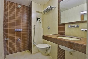 Superior Room | Bathroom | Shower, free toiletries, towels