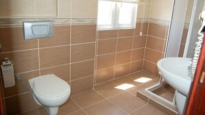 Shower, free toiletries, hair dryer, slippers - Hotel Selina (Ayvalik)