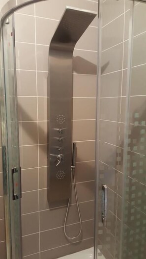 Comfort appartement | Badkamer met douche