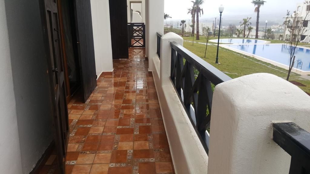 Căn hộ tiện nghi đơn giản | Ban công