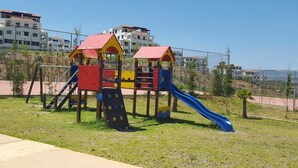 Área de juegos infantiles al aire libre