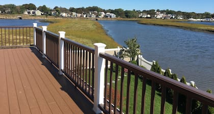 Rooms in Family House in Salem Boston