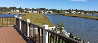 Rooms in Family House in Salem Boston