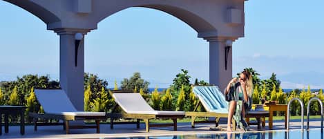 Outdoor pool, free pool cabanas, pool umbrellas