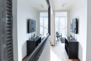 Deluxe Apartment, 2 Bedrooms, Terrace, City View (B3) | Vista dalla camera