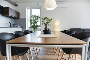 Deluxe Apartment, 2 Bedrooms, Terrace, City View (B3) | Private kitchen