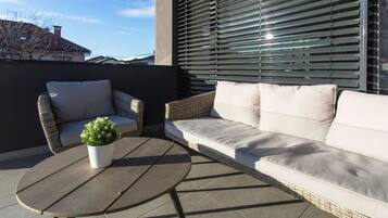 Deluxe Apartment, 3 Bedrooms, 2 Bathrooms (A2) | Terrace/patio