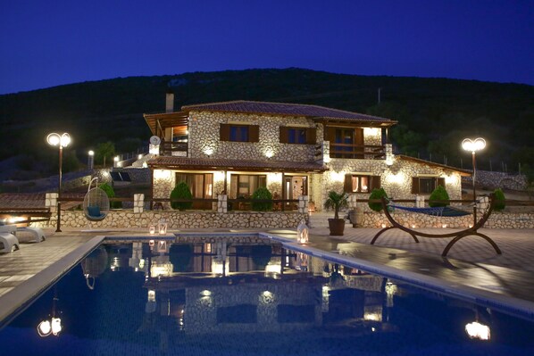 Outdoor pool, pool umbrellas, sun loungers