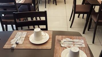 Deluxe Double Room, 1 Queen Bed | In-room dining