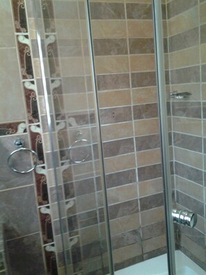 Deluxe Double Room, 1 Queen Bed | Bathroom shower - Channel View Lodge (Kempton Park)