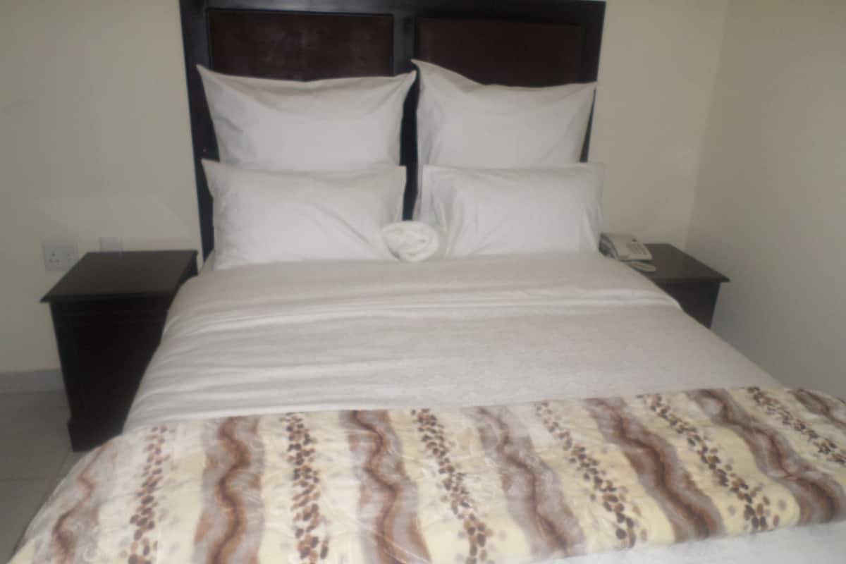 free cots/infant beds, rollaway beds, free wifi