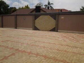 Property grounds - Channel View Lodge (Kempton Park)