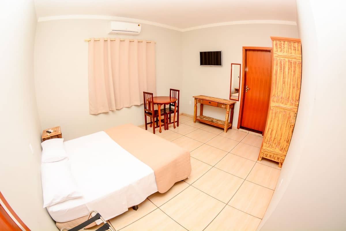 Minibar, cortinas blackout, wifi gratis y ropa de cama