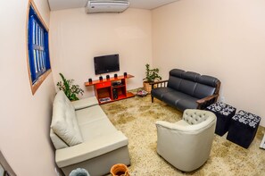 Lobby sitting area - Hotel Winner (Barretos)