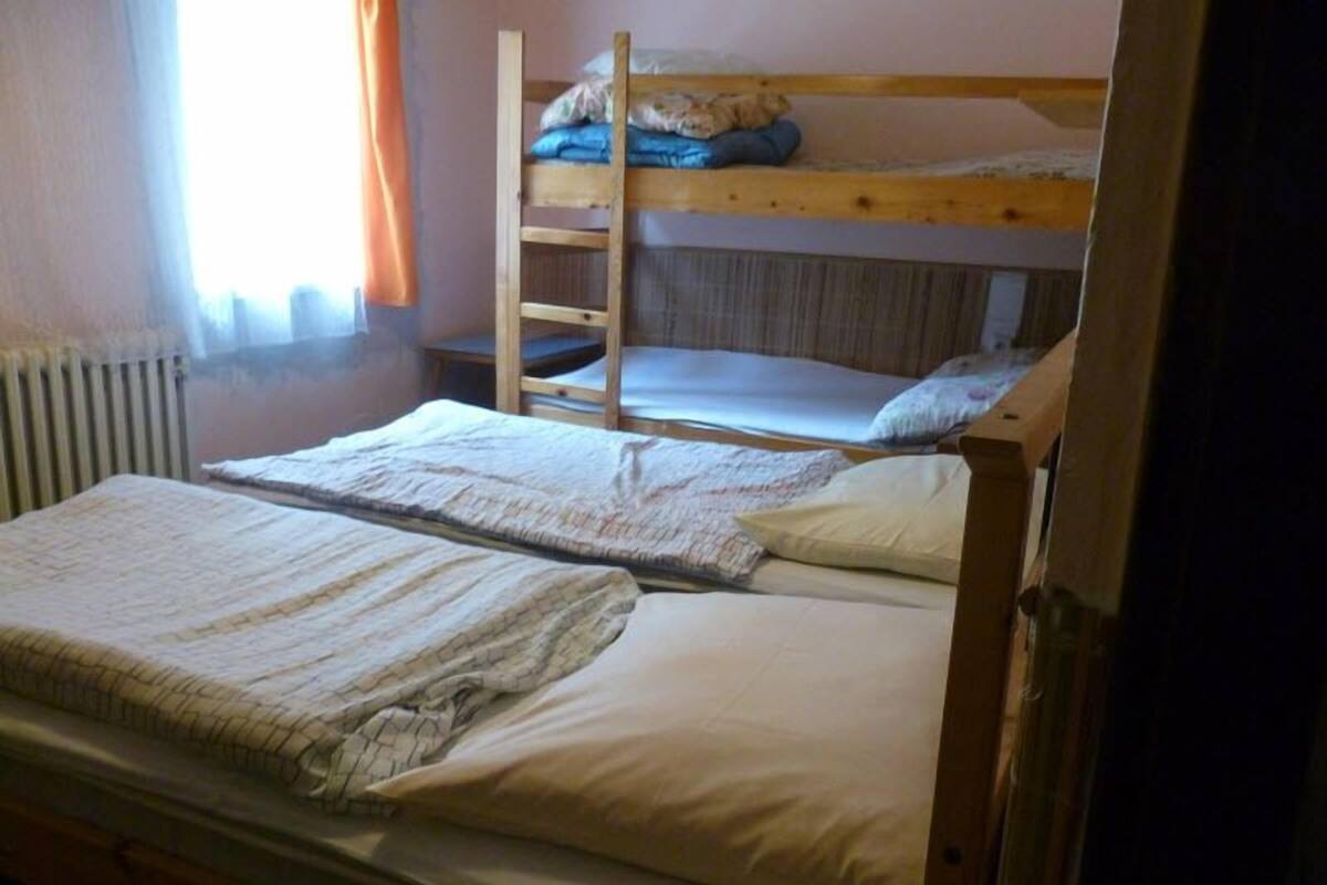 Economy Room, Shared Bathroom