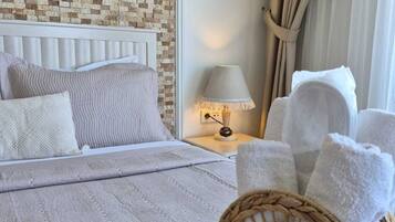 Deluxe Balkonlu , Deniz Manzarali Oda | Een minibar, een bureau, een laptopwerkplek, gratis wifi