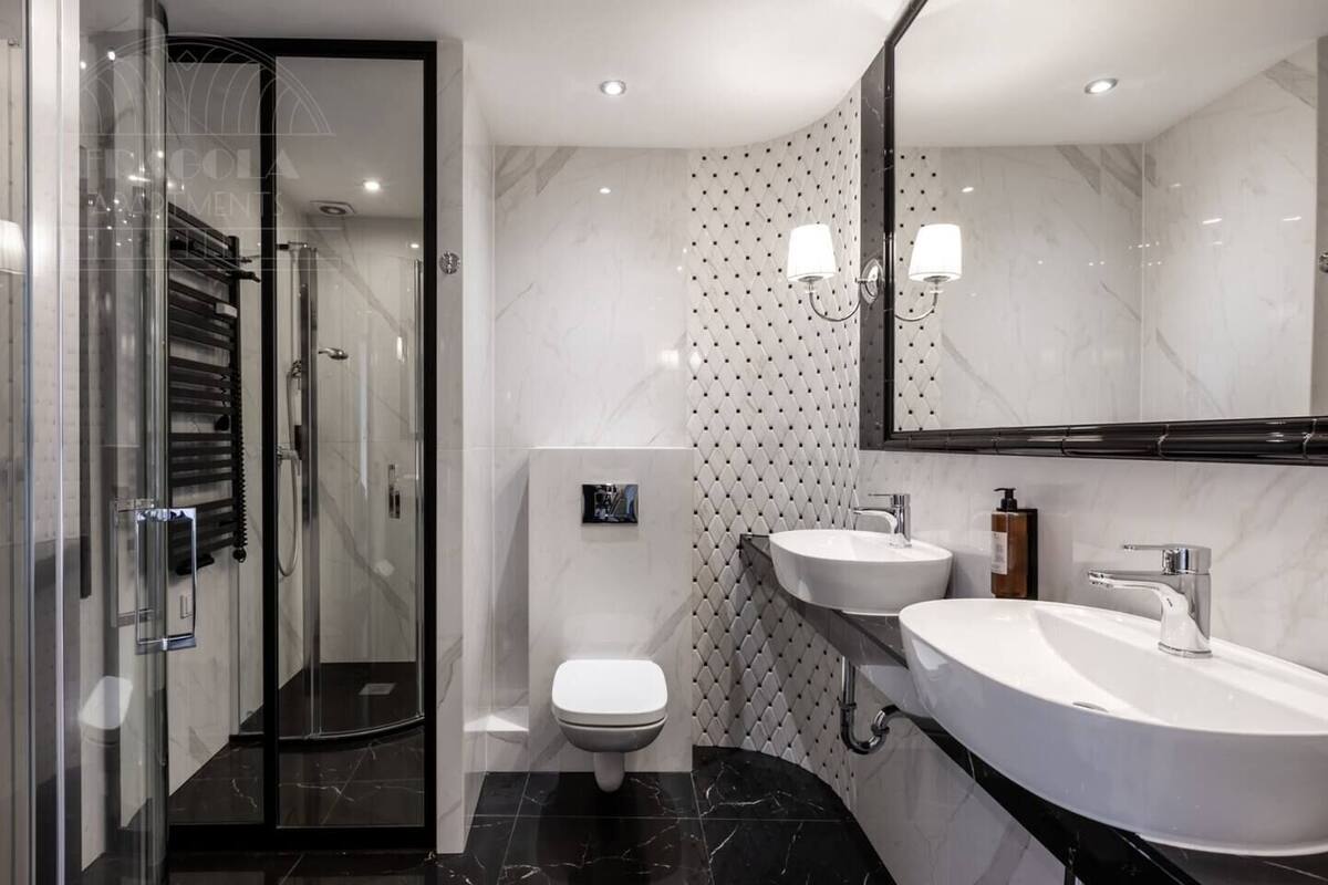 Departamento familiar, 2 habitaciones, Terraza, vista a la ciudad | BaƱo | Amenidades de baƱo gratuitas, secadora de cabello, toallas