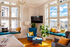 Leilighet – royal, 1 soverom, tekjøkken, byutsikt | Sengetøy av topp kvalitet, individuelt dekorert og individuelt innredet