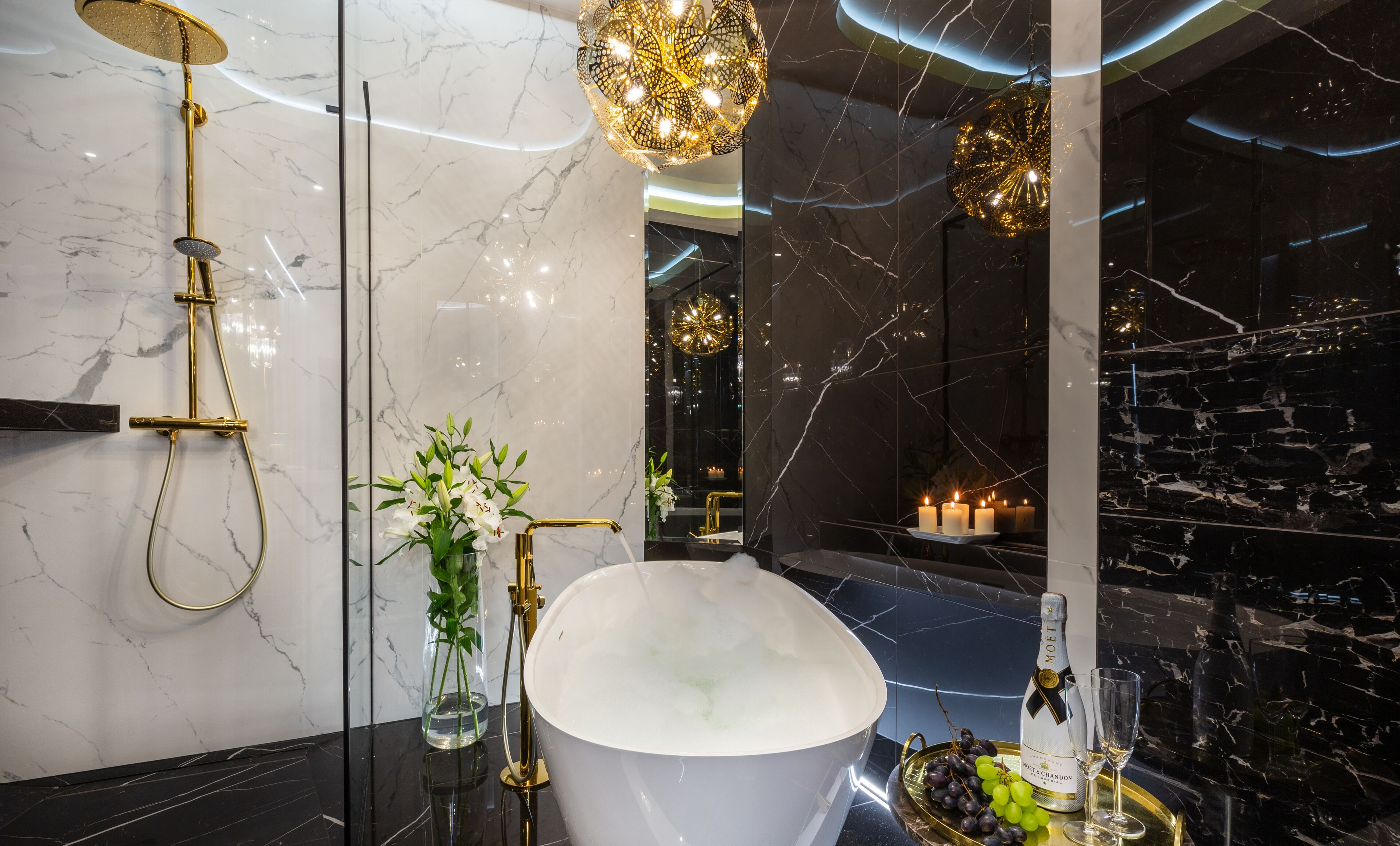 luxury apartment, 2 bedrooms, bathtub, city view | bathroom shower