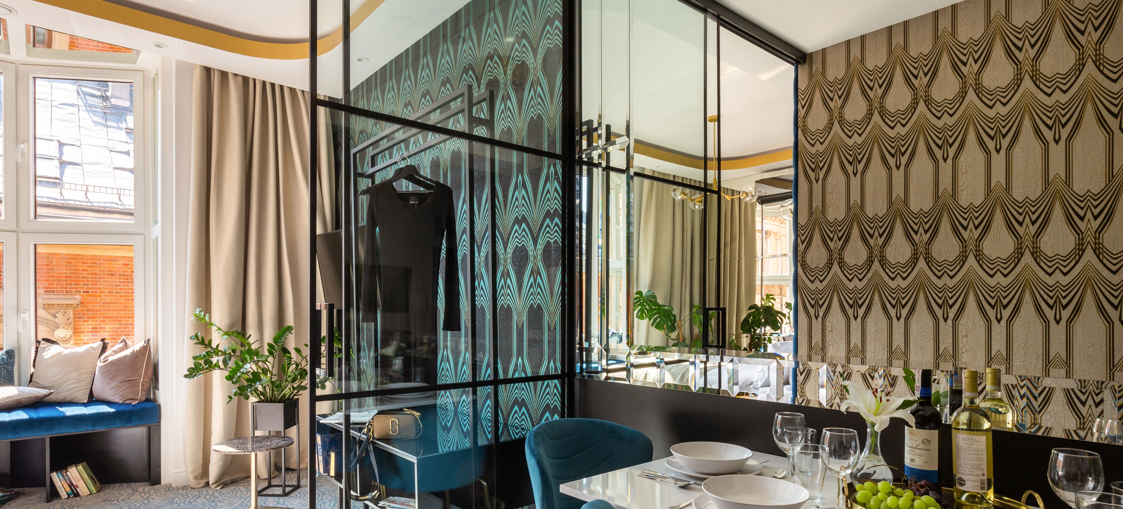 luxury apartment, 2 bedrooms, bathtub, city view | living area | flat-screen tv