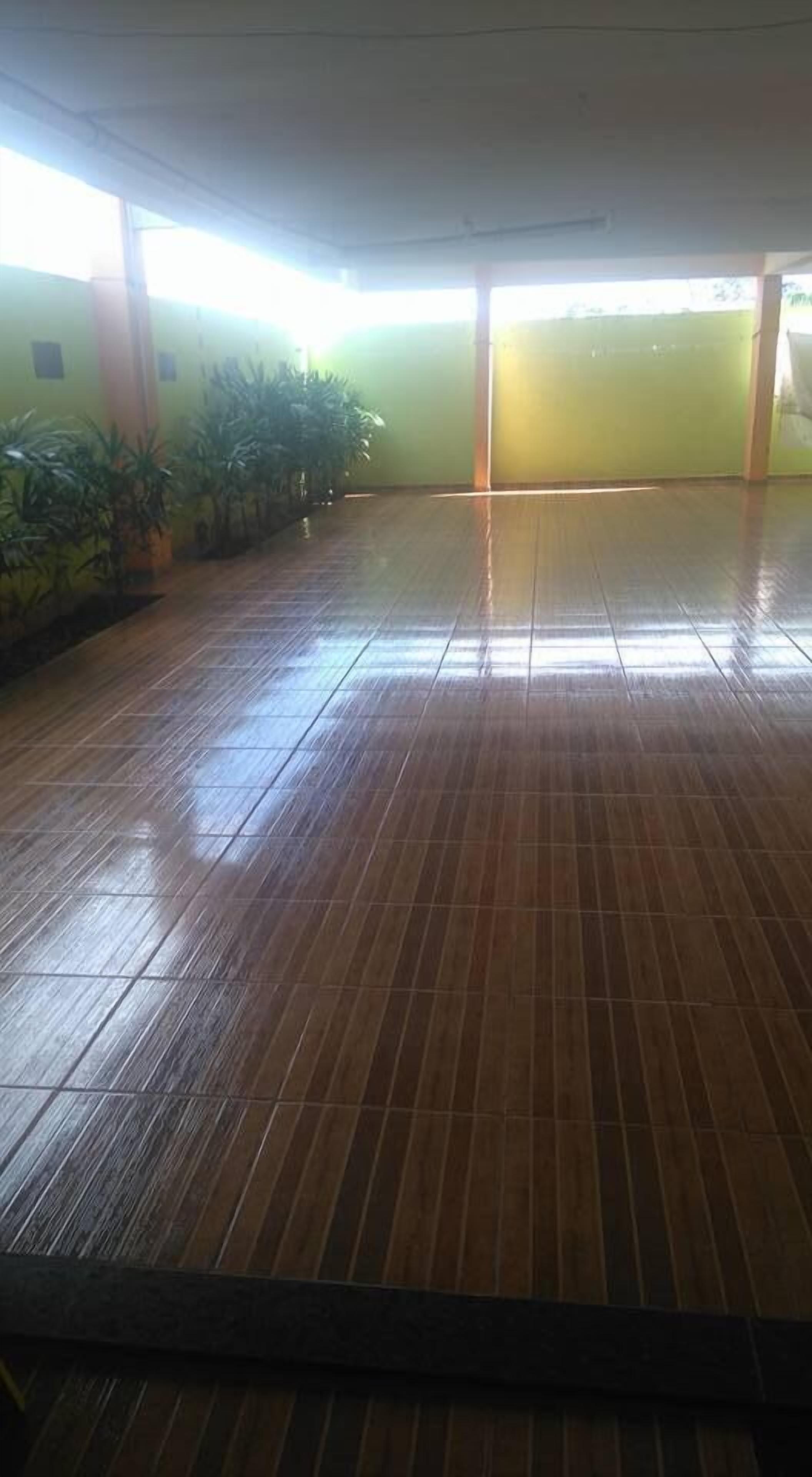 مواقف سيارات مجانية