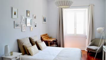 Suíte luxo, vista para o rio | Escrivaninha, cortinas blackout, quartos à prova de som