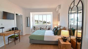 Suite Deluxe | Escritorio, cortinas blackout y insonorización