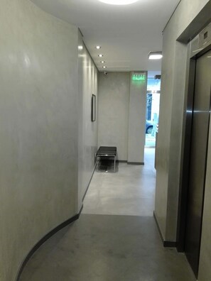 Lobby sitting area - Paraguay 716 (Buenos Aires)