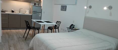 Studio – basic | Blendingsgardiner, lydisolert, strykejern/-brett og wi-fi (inkludert)