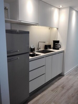 Basic Studio | Private kitchen | Full-size fridge, microwave, stovetop, coffee/tea maker - Paraguay 716 (Buenos Aires)