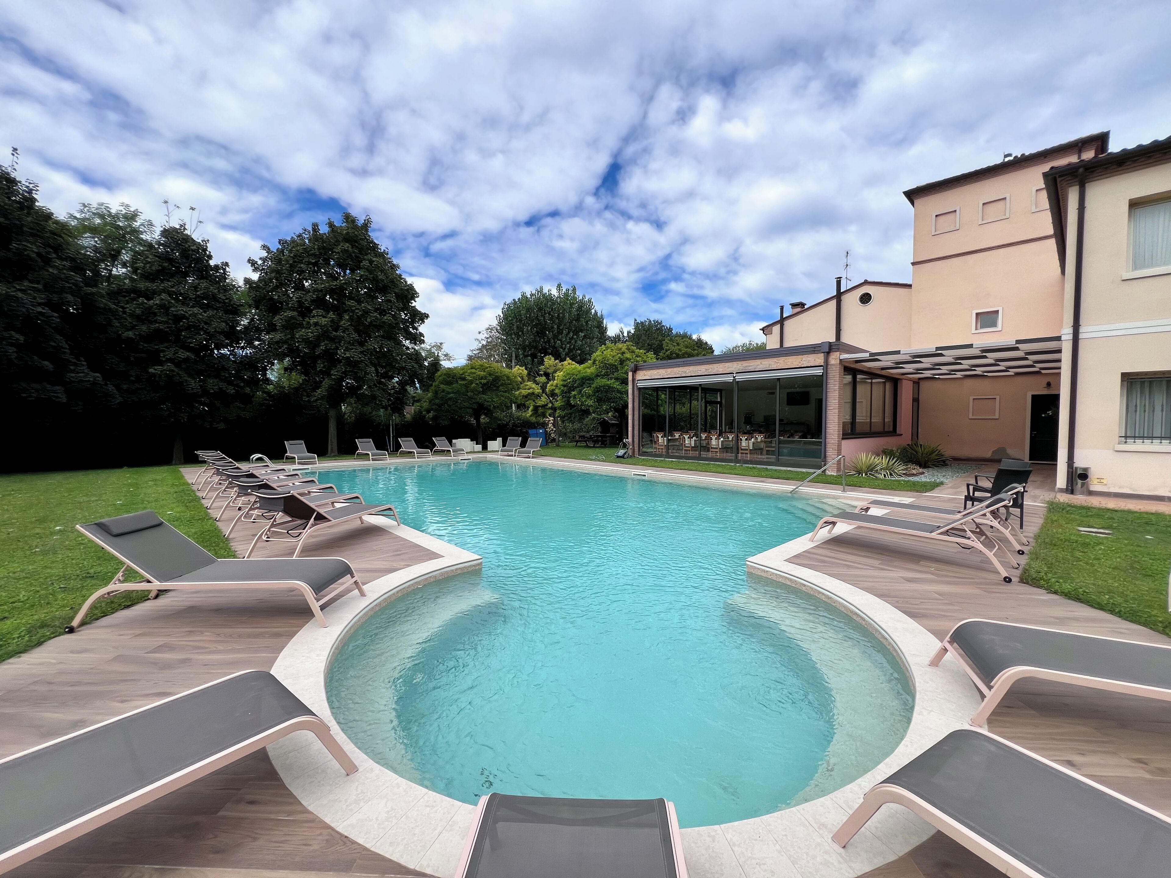 Piscine extérieure (ouverte en saison)