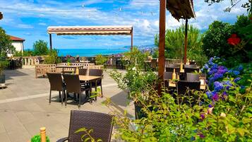 تقديم الإفطار والعشاء