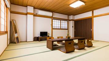 10 bed rooms for family | Desk, free WiFi