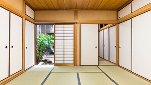 ファミリータイ  プ10ベッドルーム | デスク、WiFi (無料)