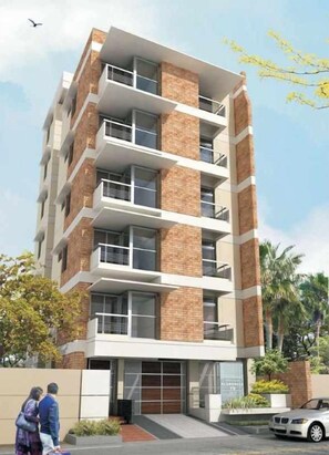 Vista frontal de la propiedad