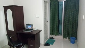 Economy Single Room | Premium bedding, in-room safe, desk, free WiFi
