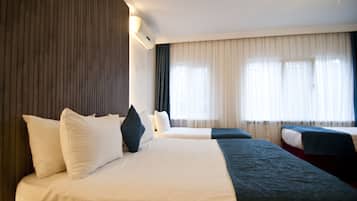 Habitación familiar | Sábanas de algodón egipcio, ropa de cama de alta calidad, minibar