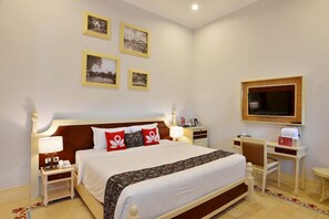 Habitació doble Deluxe | Minibar, caixa forta a l'habitació i escriptori 