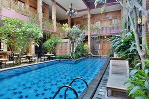 Outdoor pool - ZEN Premium Prawirotaman 2 (Yogyakarta)