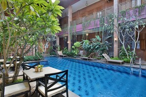 Kolam renang outdoor